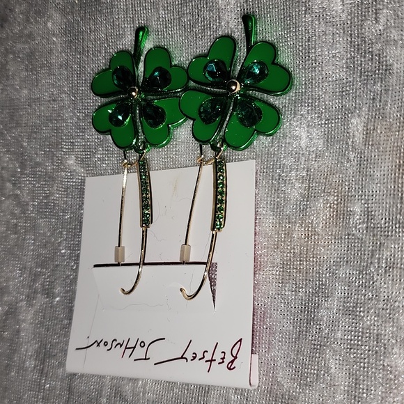 ☘️✨️💚NWT BETSEY JOHNSON SHAMROCK / CLOVER EARRINGS 💚✨️☘️ - Picture 6 of 8